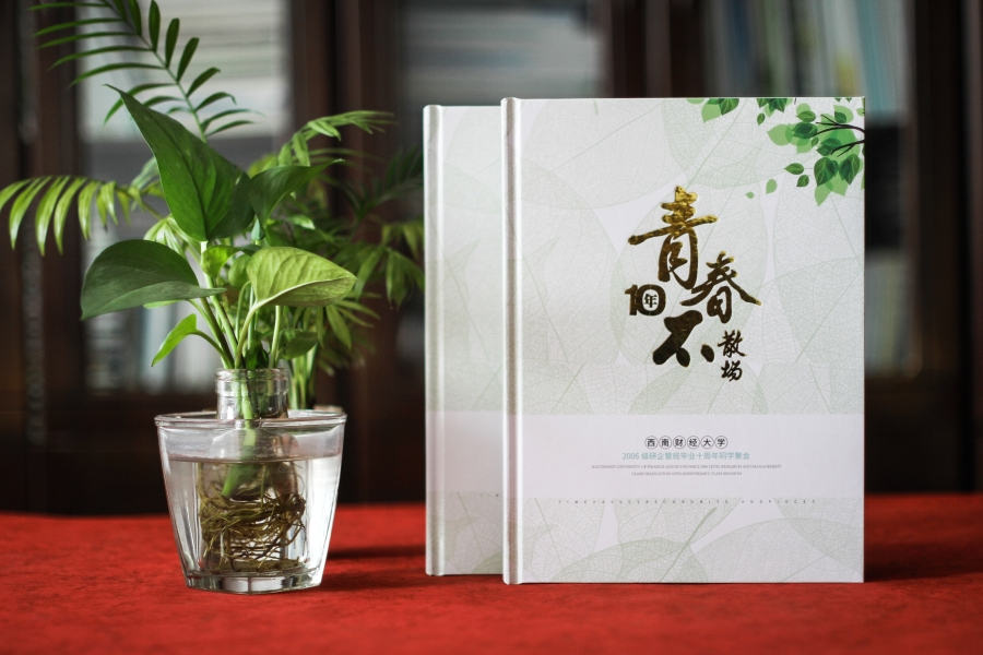 同學(xué)聚會(huì)紀(jì)念冊(cè)珍藏友情歲月 多年后的同學(xué)情依然可貴真摯